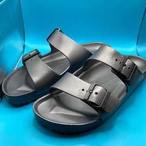 Women’s NWOT, Birkenstock double buckle sandals/slides. Unisex ladies 9/mens 7